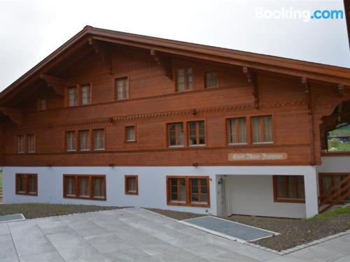 Accogliente appartamento con 2 camere da letto, a Gstaad