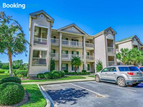 Apartment for 6 or more. Enjoy your swimming pool in Pawleys Island!