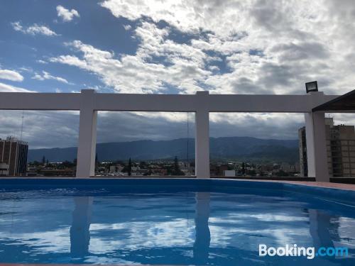 Apartamento em San Fernando del Valle de Catamarca. Terraço e piscina