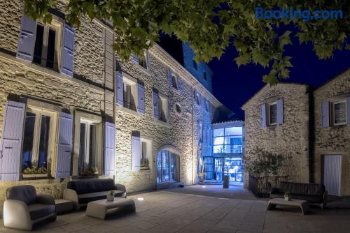 Appartement avec piscine. Valaurie à vos pieds!