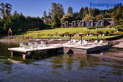 Apartamento em Villarrica. Terraço e piscina