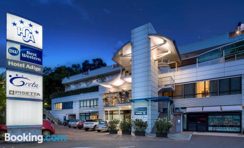 Apartamento con piscina, terraza y conexión a internet