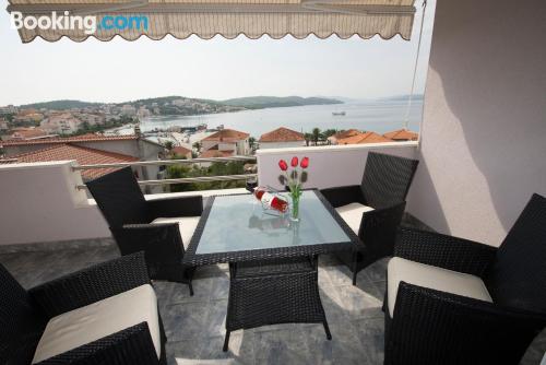 Apartamento de 110m2 en Trogir con aire acondicionado