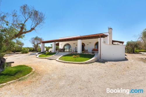 Massif appartement parfait pour les familles. Terrasse et internet!.