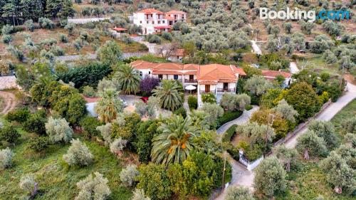 Ample appartement. Terrasse et Wifi!