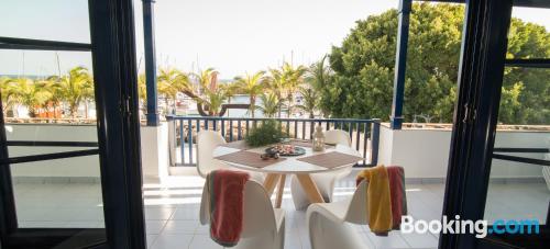 Appartement à Puerto Calero. Avec terrasse!