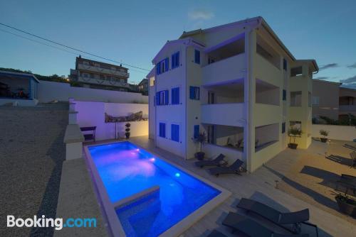 Appartement avec piscine et l'air concdetionné. Idéal pour les groupes.