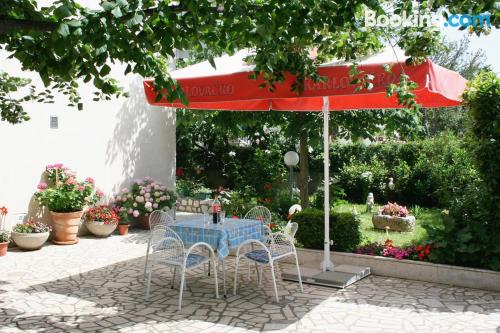 Appartement avec terrasse, dans une position centrale