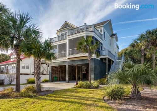 Stay cool: air home in Folly Beach. Ideal for families