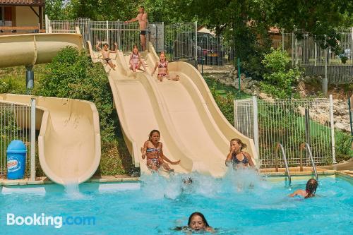 Espacioso apartamento en Mauroux con piscina