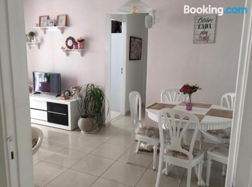 Apartamento com Internet. Ar condicionado!