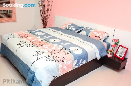 Acogedor apartamento parejas en Ban Talat Rangsit