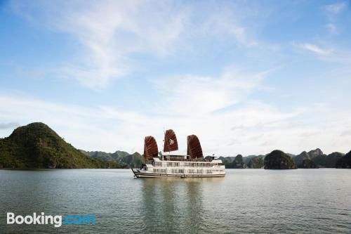 Ha Long est votre. Terrasse et Wifi!