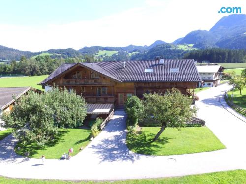 Grosso apartamento em Reith im Alpbachtal. Perto de todas as atrações!.