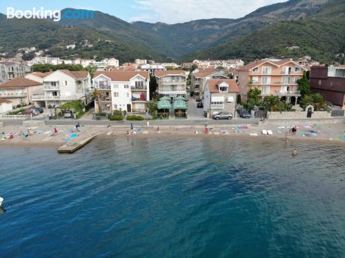 Apartamento en Bijela con vistas y conexión a internet