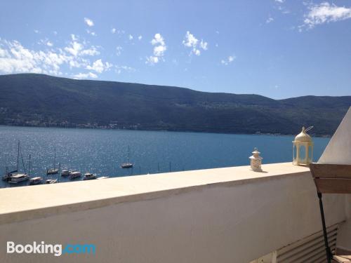 Appartamento di 58m2 a Herceg-Novi. Terrazza e Internet