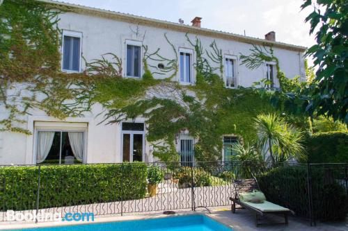 Appartement avec piscine à Roujan.