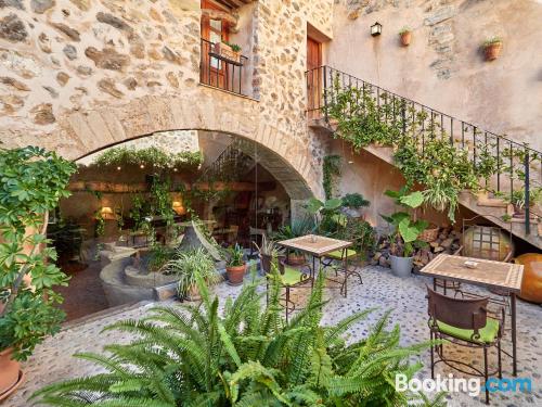 Estudio pequeño con terraza y conexión a internet