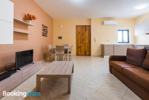 Amplio apartamento en Msida. ¡Wifi!