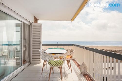 Apartamento com terraço e Internet em Castelldefels