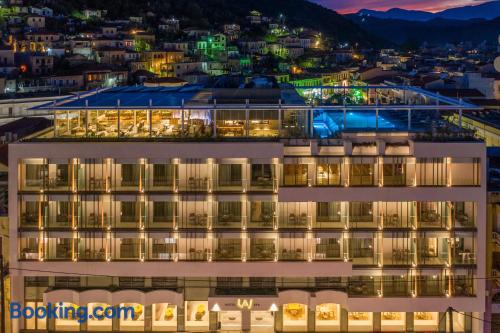 Apartamento con vistas con piscina.