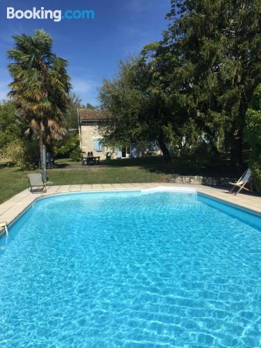 Piscina y wifi en Port-Sainte-Foy-et-Ponchapt ¡Con vistas!