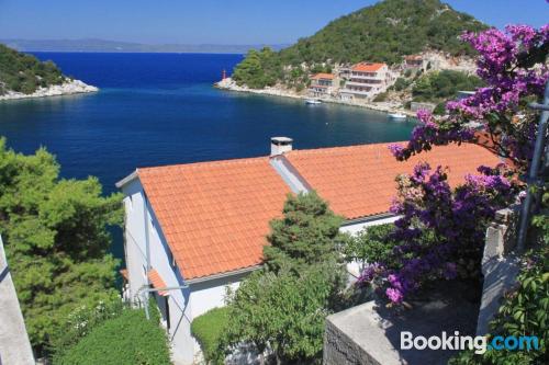 Appartement de deux chambres à Lastovo. Parfait pour 5 personnes ou plus