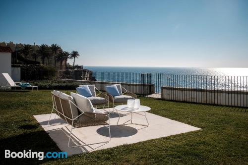 Estoril, na melhor posição. Terraço!