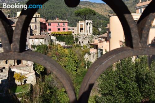 Grande appartamento in posizione migliore. Con 2 camere da letto