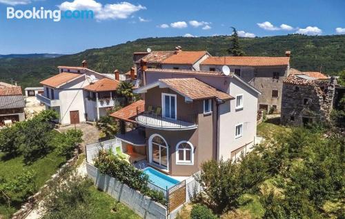 Enorme apartamento ideal para familias. ¡Piscina!