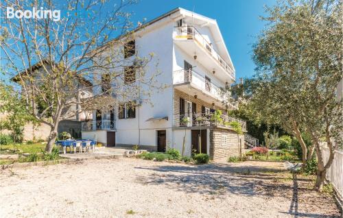 Appartement de trois chambres à Biograd Na Moru.