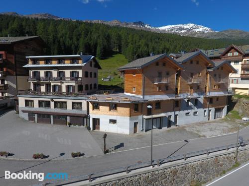 Santa Caterina Valfurva, nahe dem Zentrum. Terrasse!