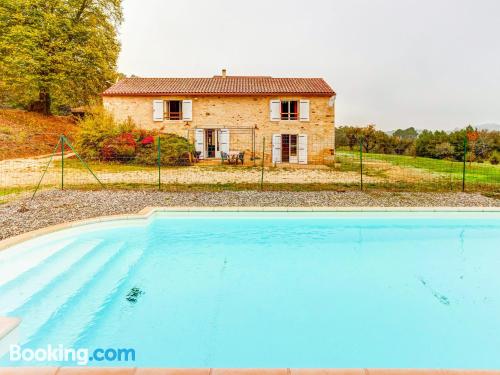 Apartamento em Villefranche-du-Périgord. Piscina e terraço