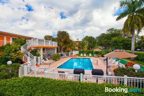 One bedroom apartment place in Pompano Beach. Swimming pool!.