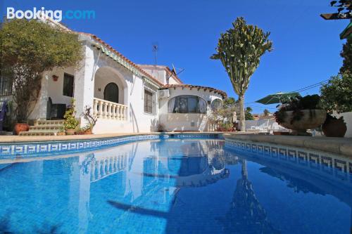 Appartement avec piscine et terrasse. Calp à vos pieds