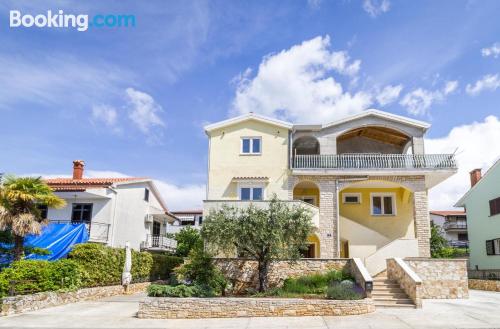 Apt mit balkon, ideal für familien.