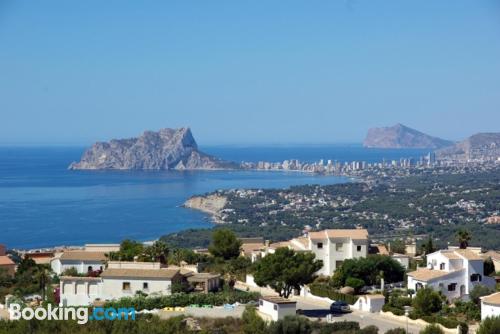 Petit appartement 2 personnes. Terrasse et wifi!.