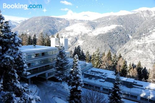 Appartamento con terrazza e piscina. Con due camere da letto