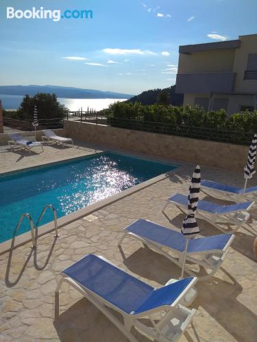 Appartement avec terrasse et Internet à Makarska. Parfait!