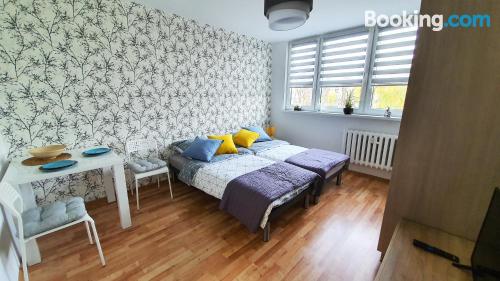 Apartamento bonito dos personas en Gliwice.