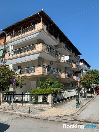 Pequeno apartamento em Olympiakí Aktí. Terraço!