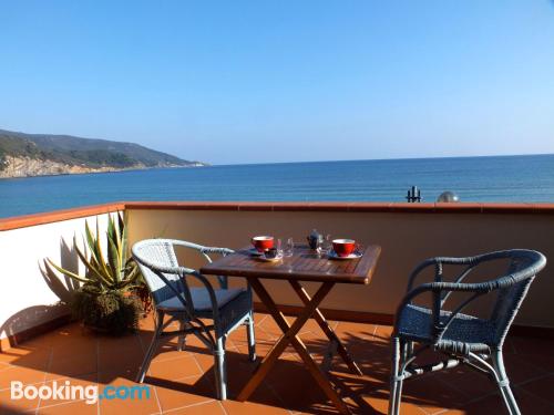 Wohnung in Marina Di Campo. Terrasse!.