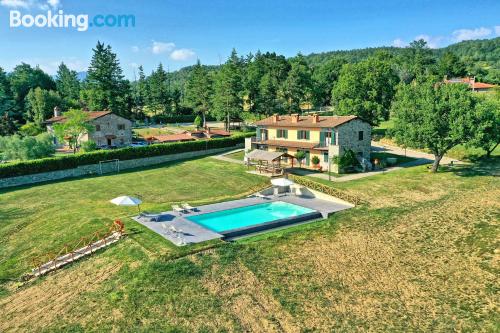 Appartement avec piscine à Pratovecchio