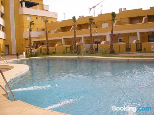 Apartamento de 70m2 en Roquetas De Mar con piscina