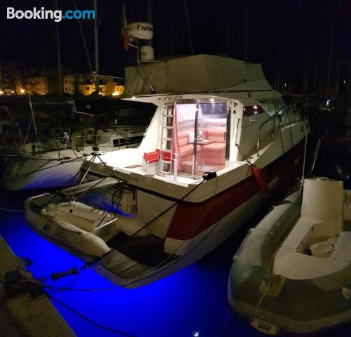 Porto Santo Stefano est votre. Avec terrasse!