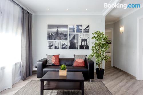 Trois chambres appartement à Hospitalet de Llobregat, parfait pour 5 ou plus