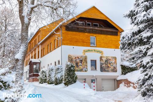 Ferienwohnung in Bärenstein. Mit Kinderbett