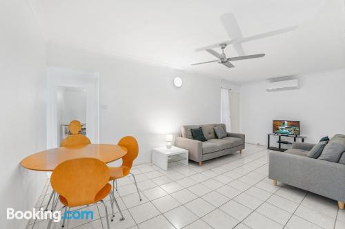 Spacieux appartement à Cairns. Avec terrasse!.