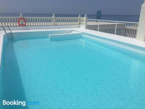 Apartamento con piscina y wifi