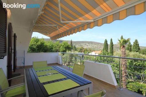 Appartement avec wifi et terrasse. Cres à vos pieds!.